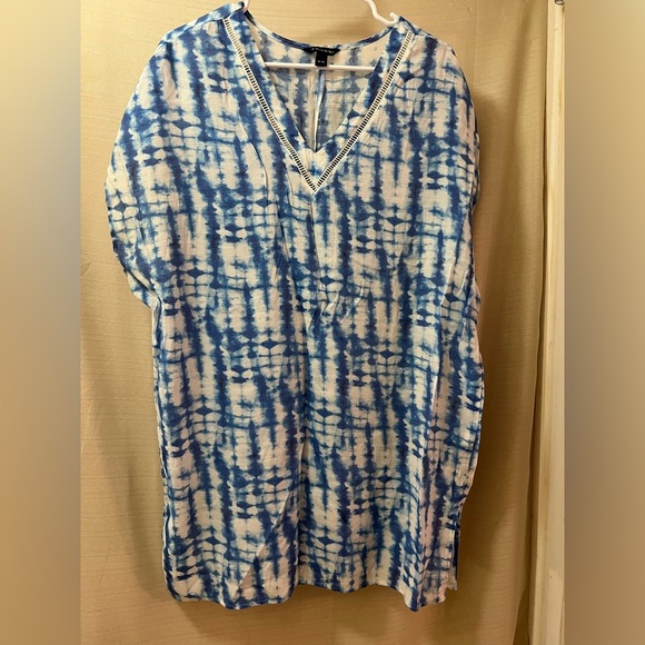 ⚫️ BOGO Tahari Blue Tie-Dye Women's Top Cover Up Size Medium Beach Vacation - Picture 1 of 6